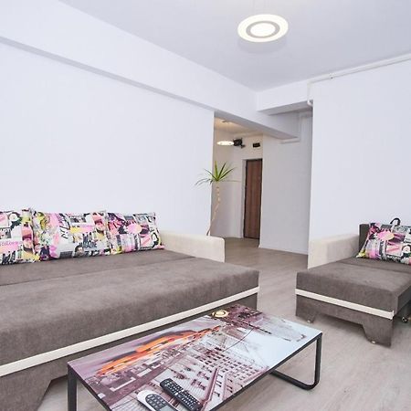 Maia Apartment Navodari Luaran gambar